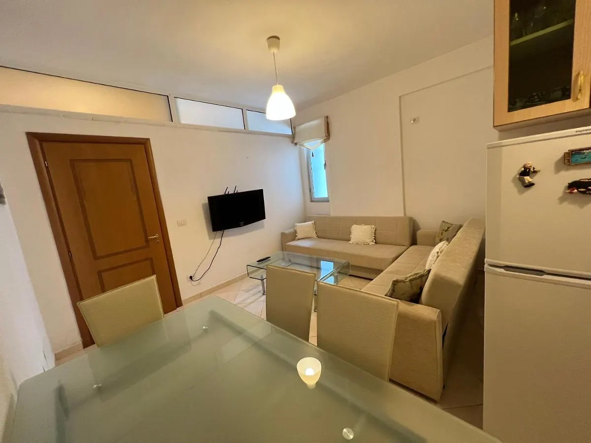 Marina Apartment فلورا